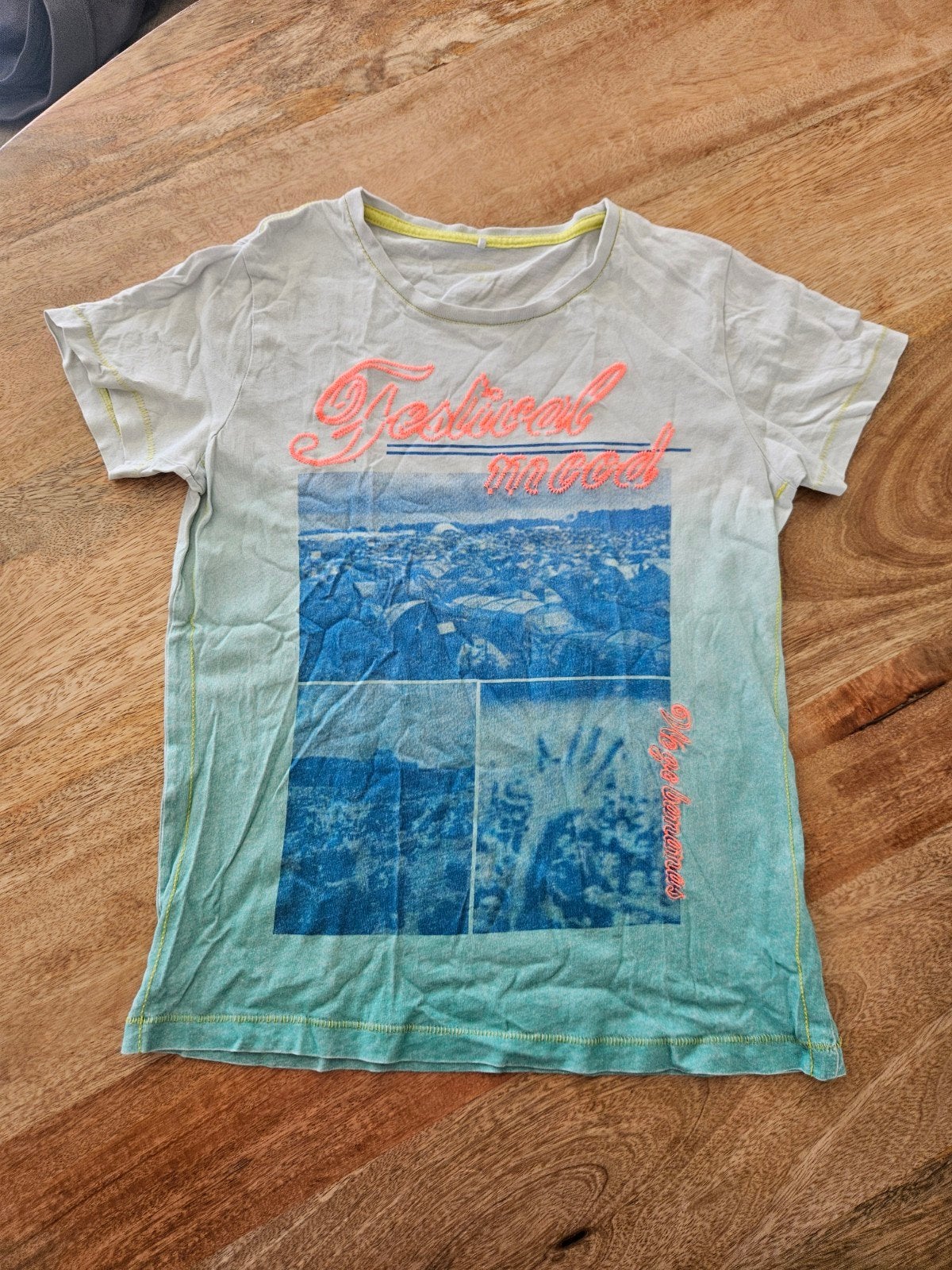 T-shirt maat 134 "Festival mood", Ophalen of Verzenden, Gebruikt, Jongen of Meisje, Shirt of Longsleeve