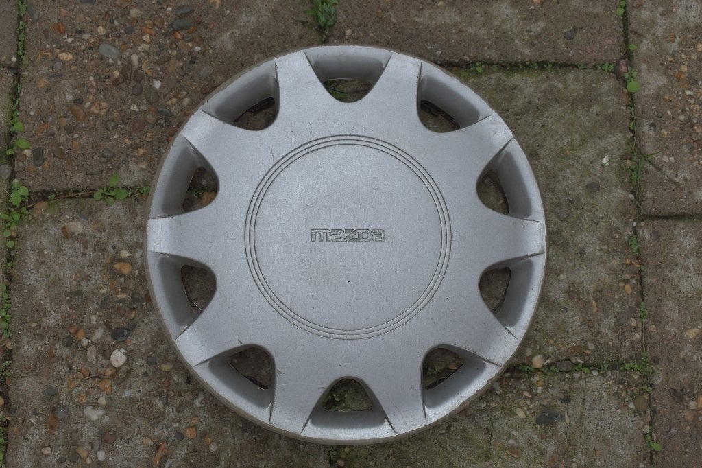 1 losse originele wieldop Mazda 323 13 inch (Model 2), Auto diversen, Wieldoppen, Ophalen of Verzenden, Gebruikt