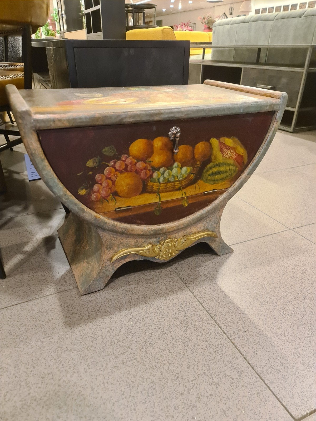 brocante Oosters hand beschilderd klep kastje €75, Ophalen