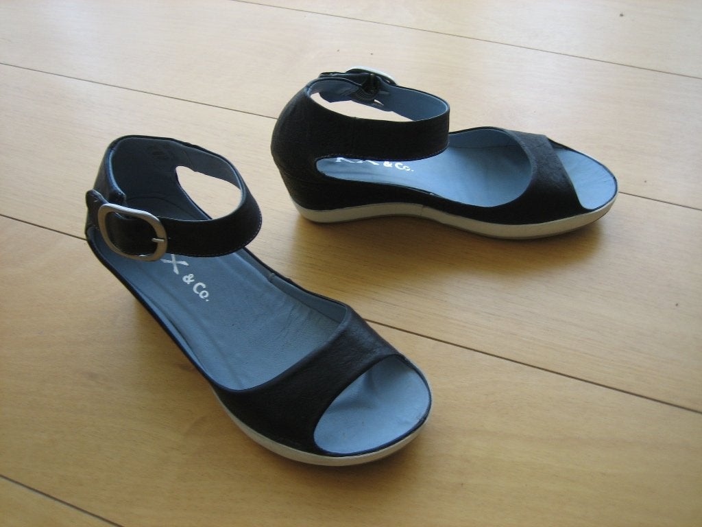 Prachtig zwart leren comfort sandaaltje YKX & CO 38 snazzeys, Verzenden, Zwart, Zo goed als nieuw, Sandalen of Muiltjes