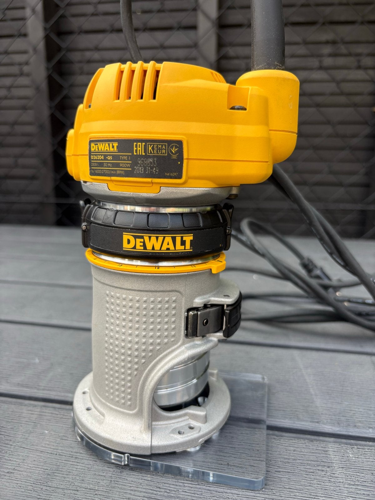 Dewalt Bovenfrees D26204-QS ZGAN met veel accessoires, Doe-het-zelf en Verbouw, Gereedschap | Freesmachines, Ophalen of Verzenden