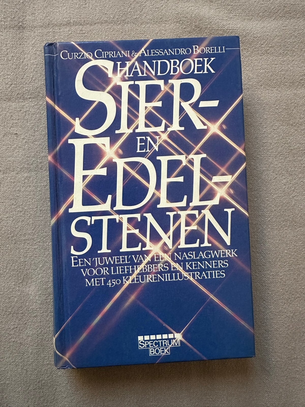 Handboek Sier- en Edelstenen - Curzio Cipriani & Alessandro, Ophalen of Verzenden, Zo goed als nieuw, Natuurwetenschap