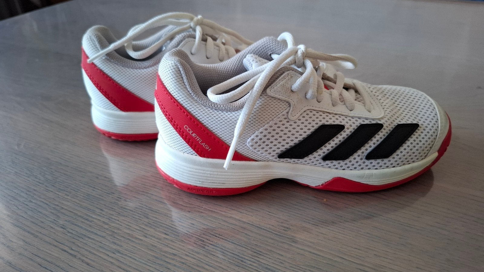 Adidas (gym) sneakers maat 33, Adidas, Meisje, Sportschoenen, Ophalen of Verzenden