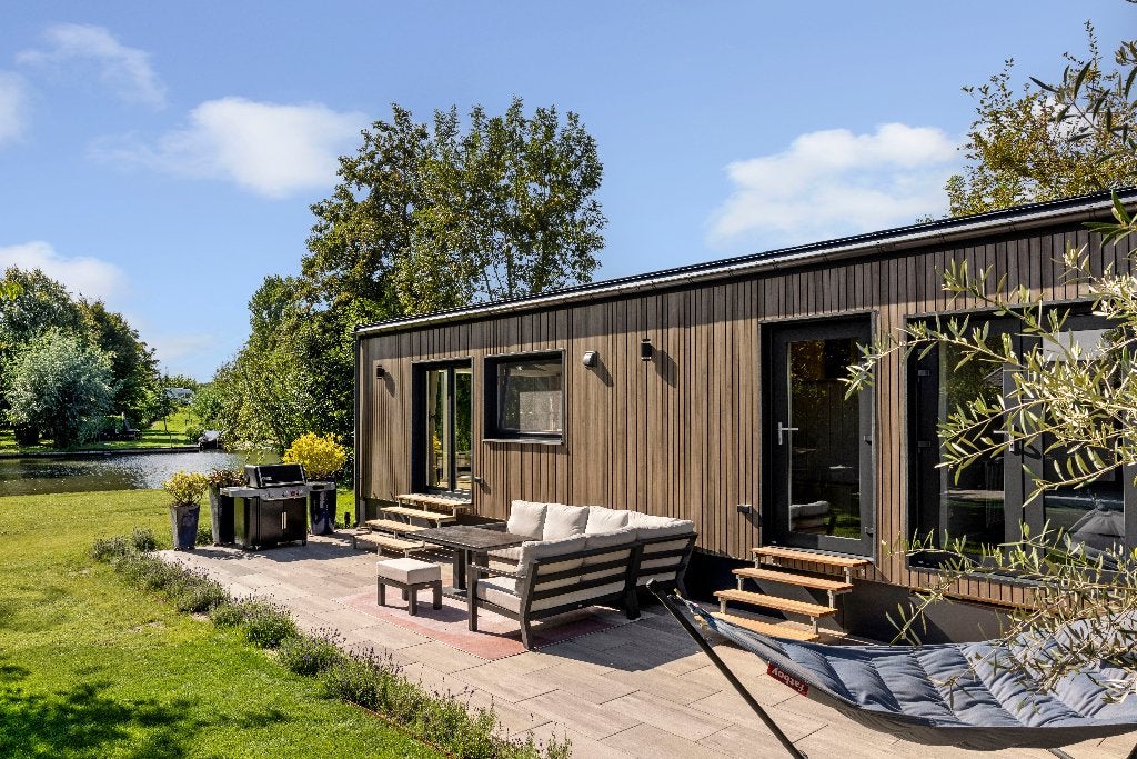 Vakantiehuisje aan de Linge | Hottub | Kano & SUP | 4 pers., Vakantie, 2 slaapkamers, Wasmachine, Gelderland en Veluwe, Aan meer of rivier