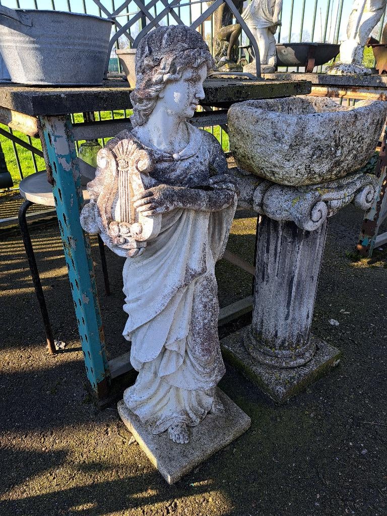 Oud tuinbeeld dame met harp 120 cm hoog herkomst Frankrijk, Tuin en Terras, Ophalen, Gebruikt, Steen