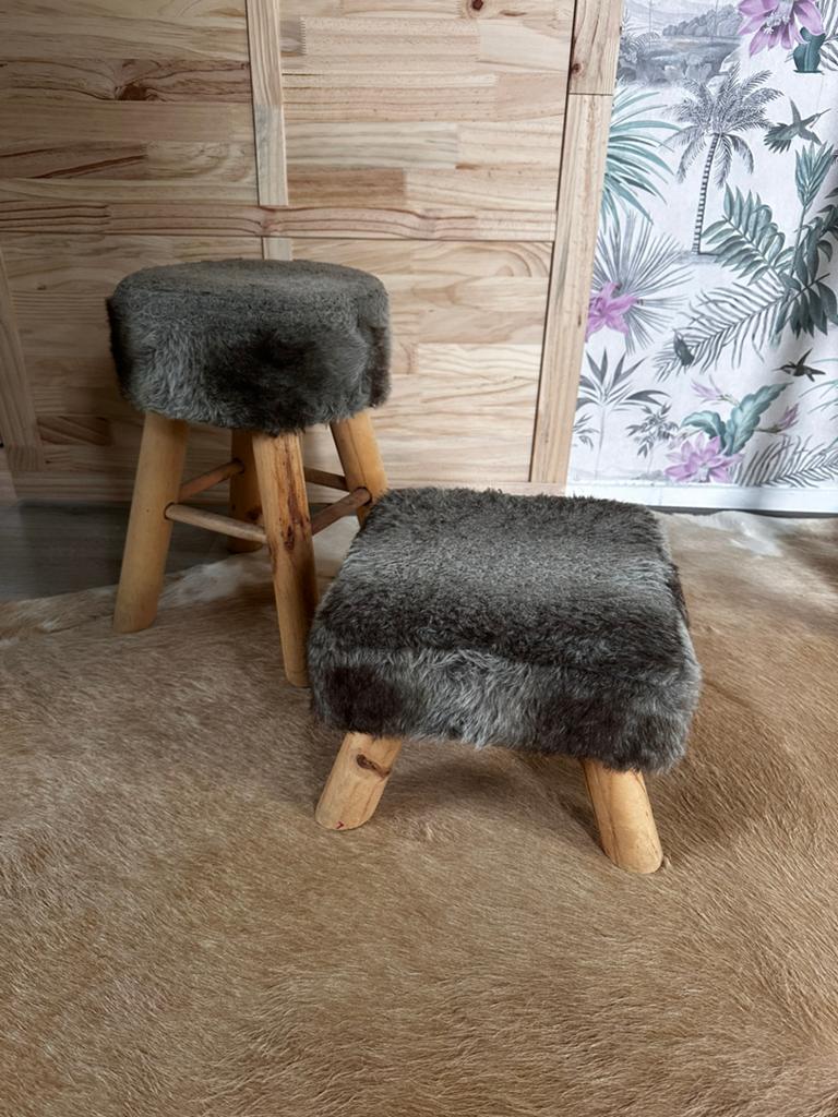 Twee krukjes, voetenbankjes, Ophalen, Gebruikt, Hout