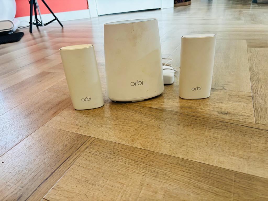 Netgear Orbi WiFi 6 Mesh Systeem (Router + 2 Satellieten), Computers en Software, WiFi-versterkers, Gebruikt, Ophalen of Verzenden