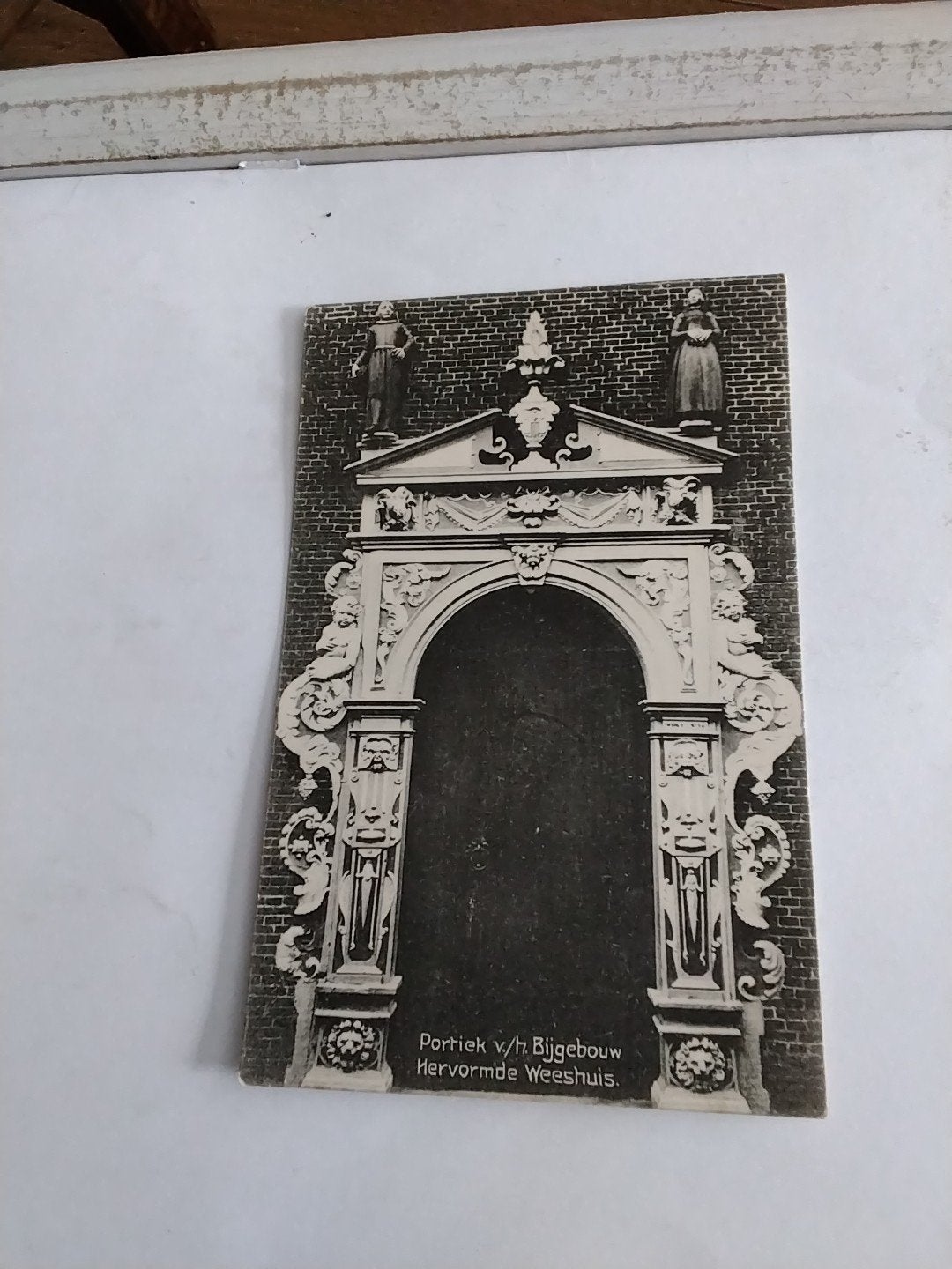 ENKHUIZEN. PORTIEK v/h Bijgebouw Hervormde Weeshuis, Ophalen of Verzenden, Voor 1920, Noord-Holland