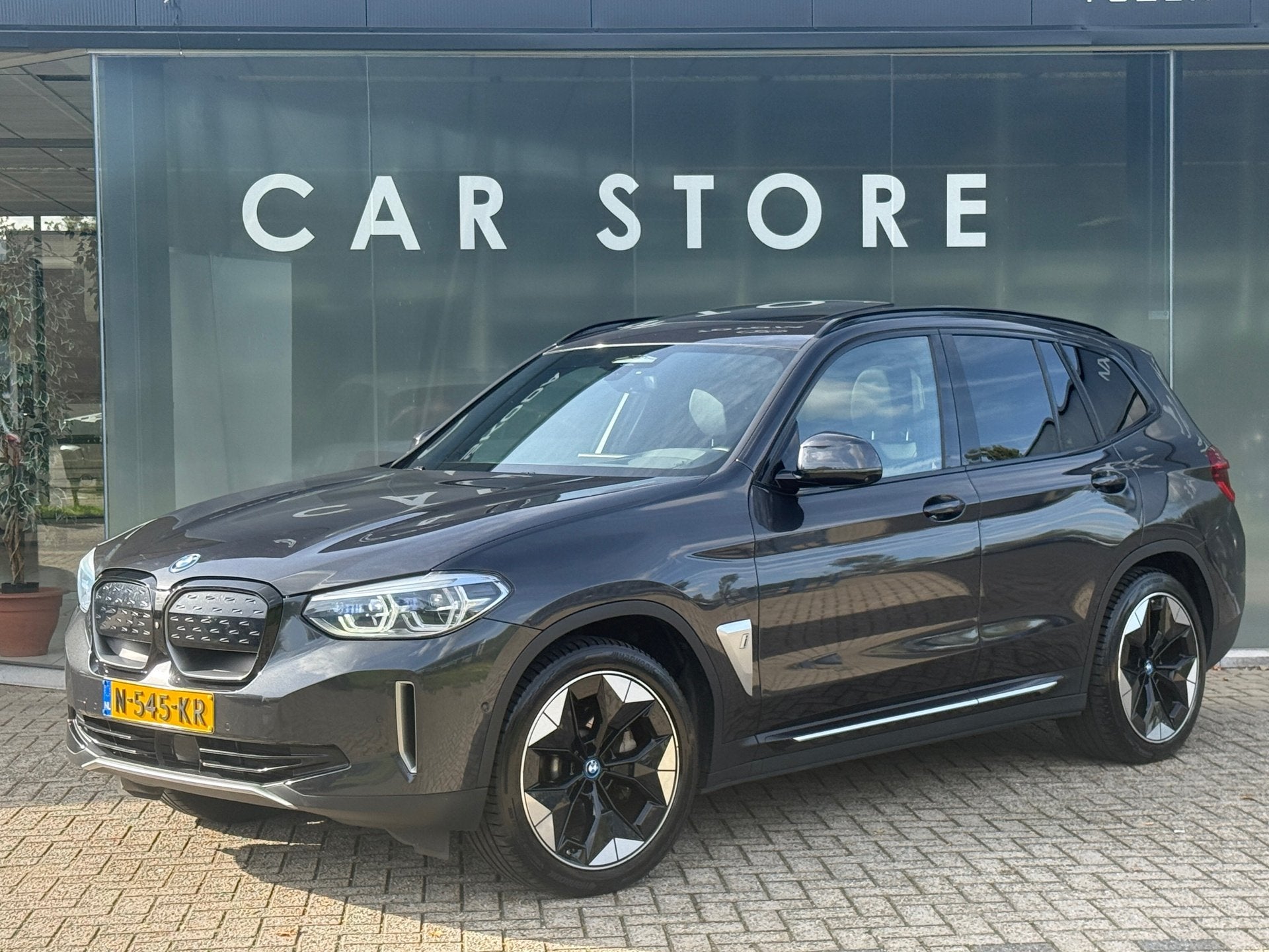 BMW IX3 High Executive 80 kWh SHADOW 97% SOH PANO|LEDER|TREK, Dealer onderhouden, Achterwielaandrijving, Gebruikt, 133 min