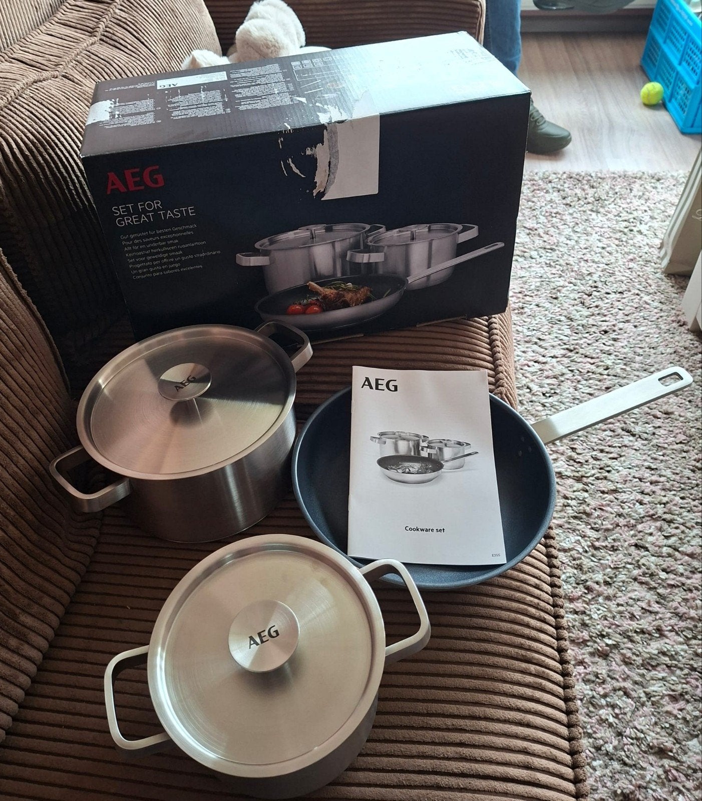 Aangeboden nieuw AEG pannenset, Huis en Inrichting, Keuken | Potten en Pannen, Ophalen of Verzenden, Nieuw, Rvs, Pannenset