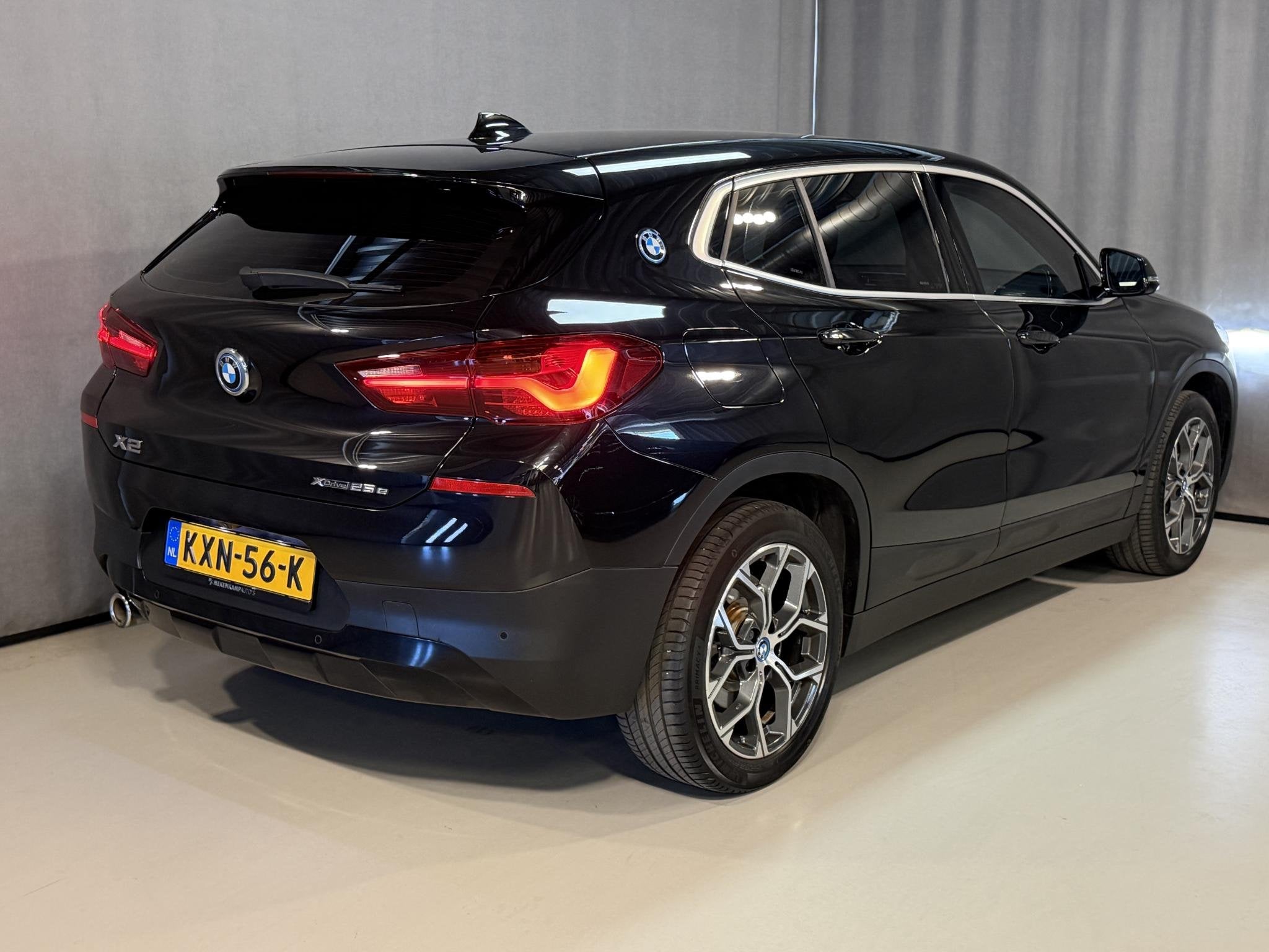 BMW X2 xDrive25e 18"/SOH 92%/Leder/Harman Kardon/Camera/Appl, Auto's, Dealer onderhouden, Gebruikt, Zwart, Bedrijf