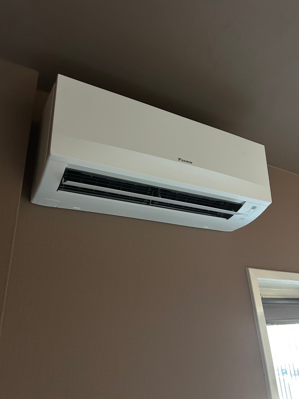 Daikin Sensira Airco 2.5kW/3.5kW wifi Inclusief Installatie, Koelen en Ontvochtigen, Timer, Nieuw, 3 snelheden of meer