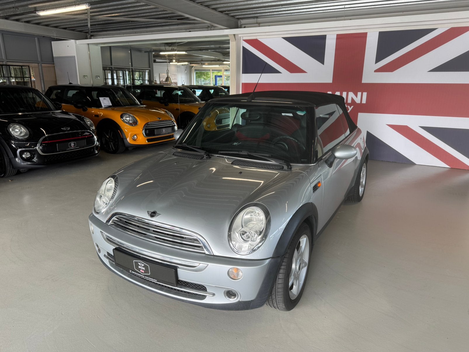 Mini 1.6 16V Cooper Cabrio 2004 Grijs ( 3 MAANDEN GARANTIE ), Auto's, Voorwielaandrijving, Zwart, 4 cilinders, Cabriolet