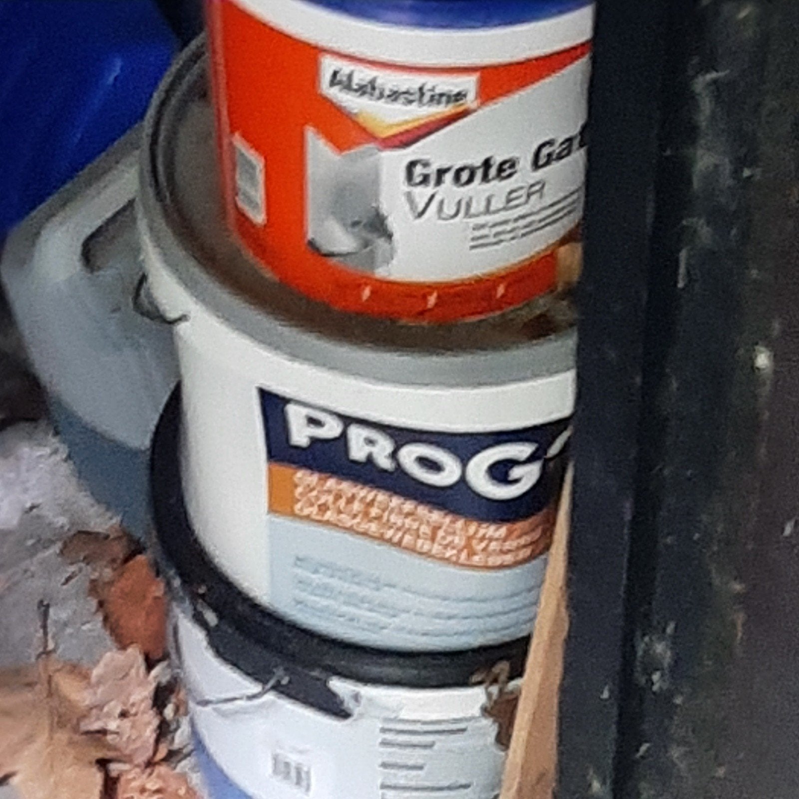 Muurverf ..vulmiddel ..lijm, Ophalen