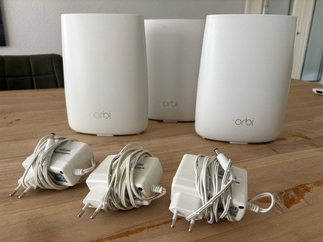 Netgear Orbi Mesh systeem RBK53 RBR50v2/RBS50v2, Ophalen of Verzenden, Zo goed als nieuw, Router met modem, NETGEAR