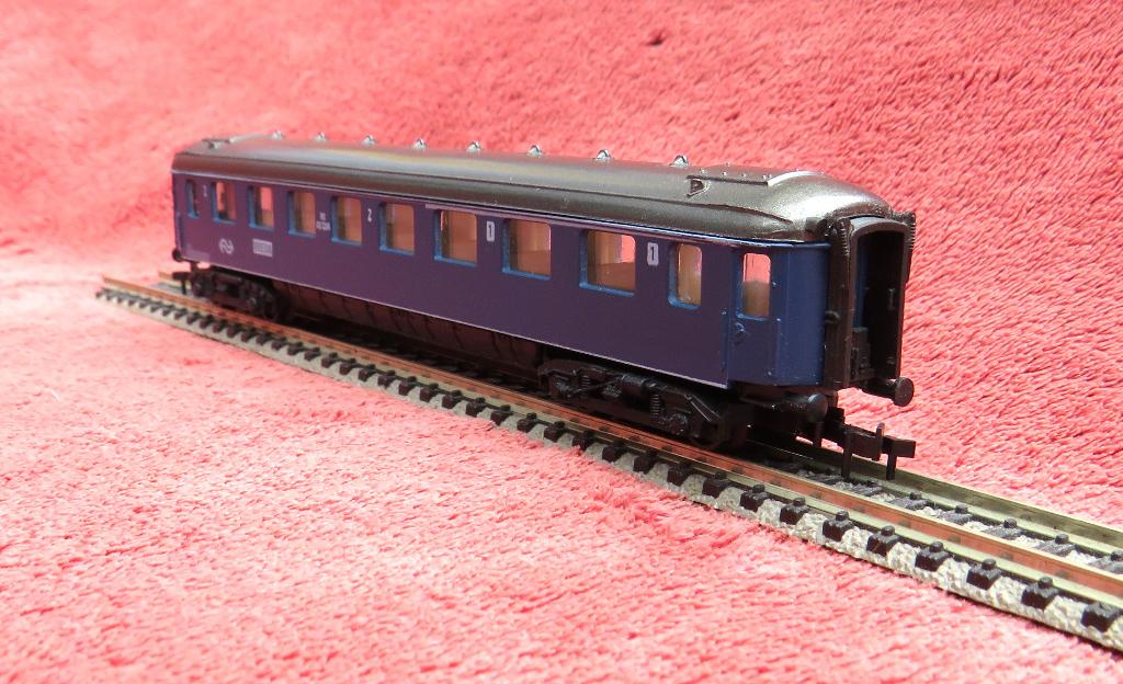 Arnold 3762. NS plan K rijtuig, Hobby en Vrije tijd, Modeltreinen | N-Spoor, Arnold, Gelijkstroom, Wagon, Ophalen of Verzenden