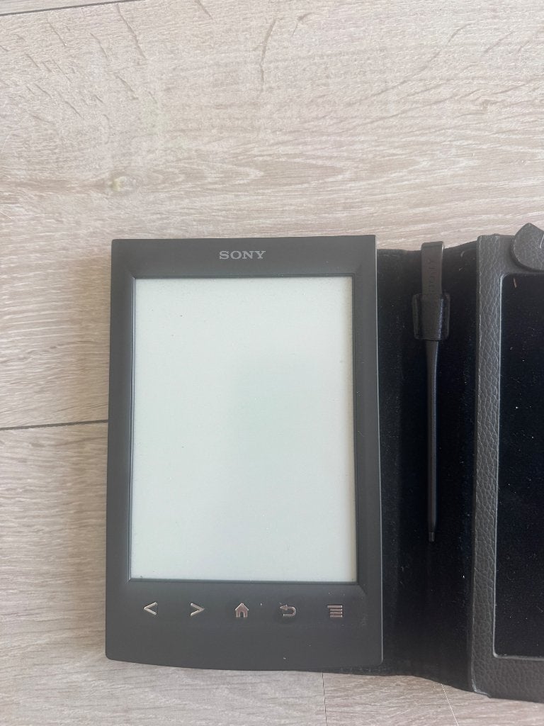 Sony Reader PRS-T2N E-reader met hoes en stylus, 6 inch of minder, Ophalen of Verzenden, Zo goed als nieuw, 4 GB of minder