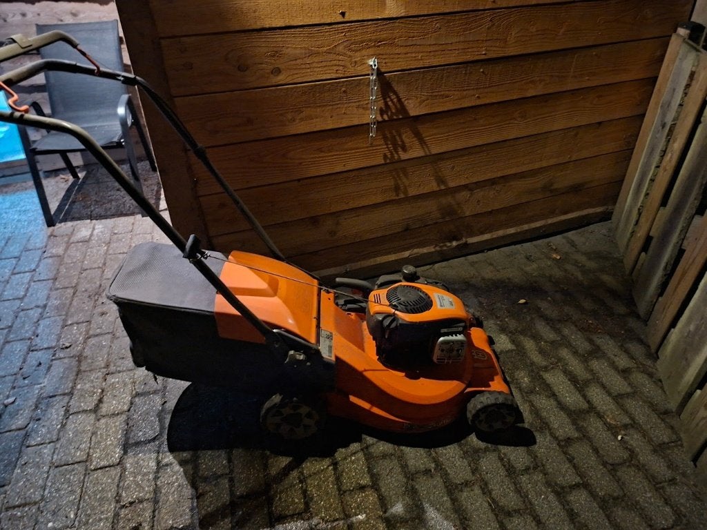 Husqvarna LC247 grasmaaier, Ophalen, Cirkelmaaier, Zo goed als nieuw, 40 t/m 49 cm