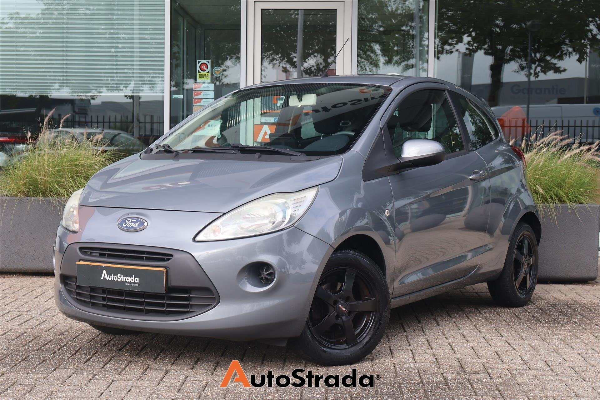 Ford Ka 1.2 Cool & Sound 69pk I Airco I NAP I APK TOT 6-2027, Auto's, Stof, Gebruikt, 4 cilinders, 4 stoelen