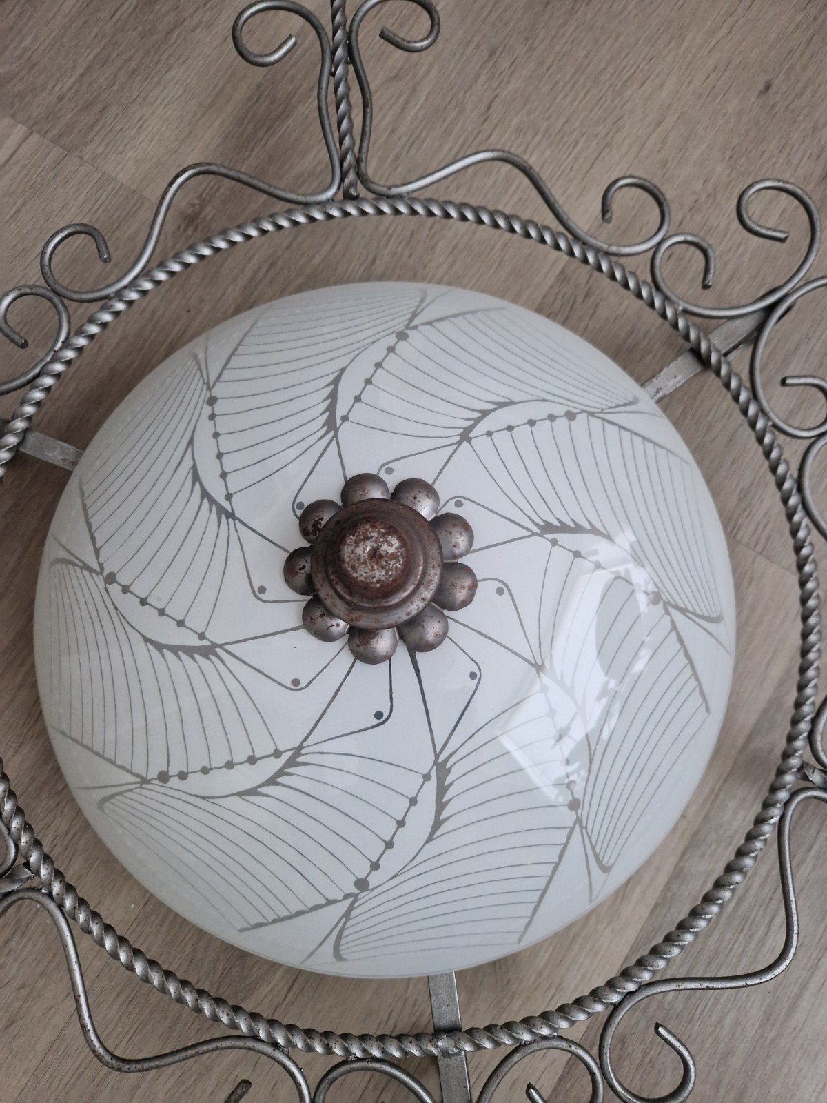 Vintage Plafondlamp met Smeedijzeren Frame en Glazen Kap, Overige merken, Gebruikt, E27 (groot), Zilver