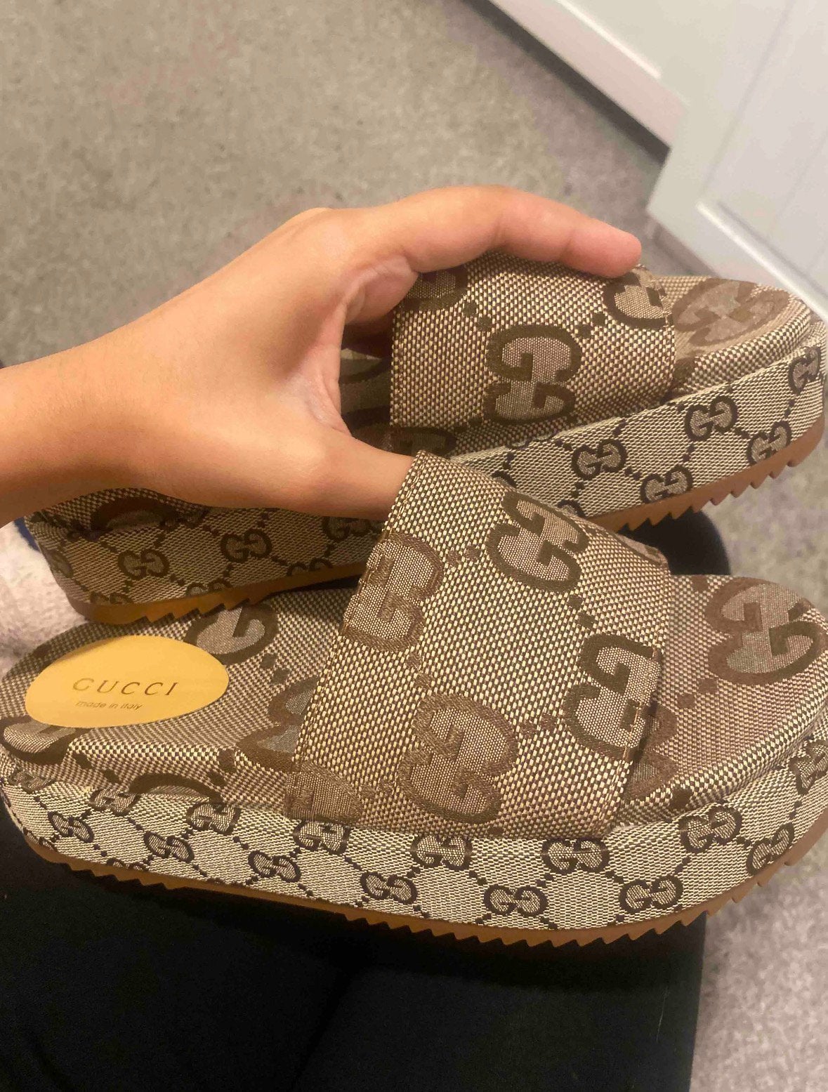 Nieuwe Gucci slippers camel bruine Platform slides, Ophalen of Verzenden, Nieuw, Bruin, Slippers
