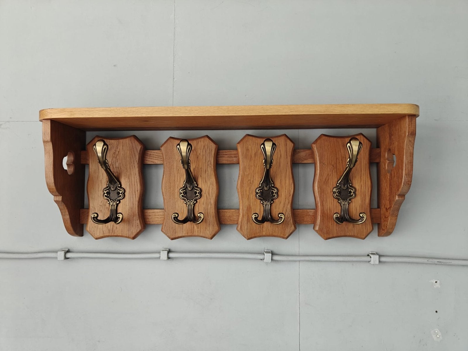 Eiken Houten wandkapstok met 4 bronzen haken en plank, Huis en Inrichting, Gebruikt, Minder dan 100 cm, Hout, Ophalen