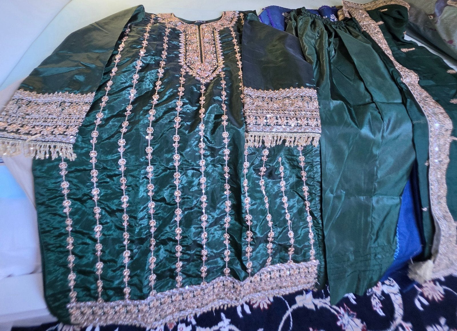 Nieuw Zijden 3-delig Pak Groen met Gouden Handwerk, Ophalen of Verzenden, Nieuw, Maat 38/40 (M), Groen