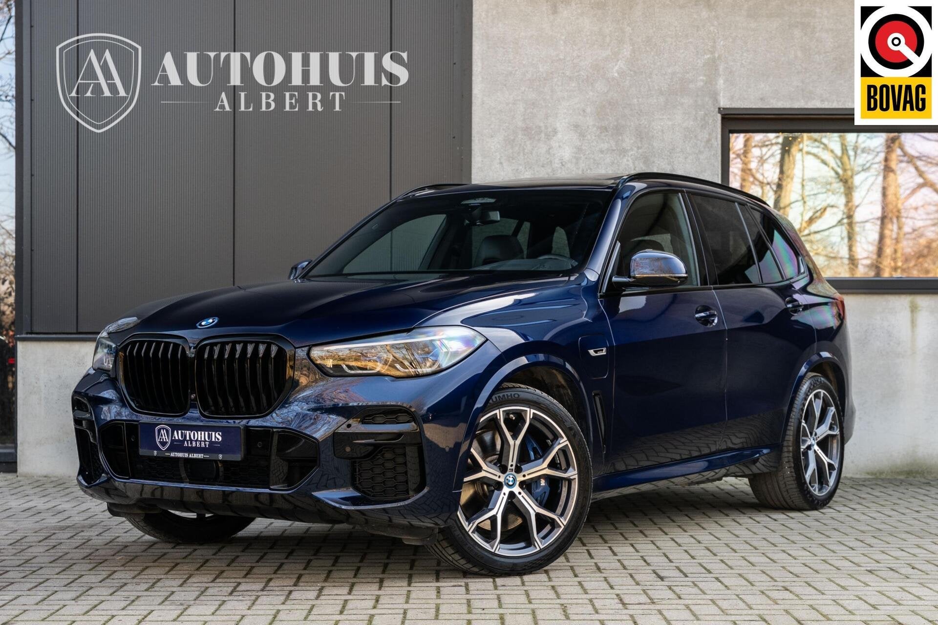 BMW X5 xDrive45e M-Sport Massage Perf Seats Carbon SkyLounge, Automaat, Gebruikt, Met garantie (alle), Blauw