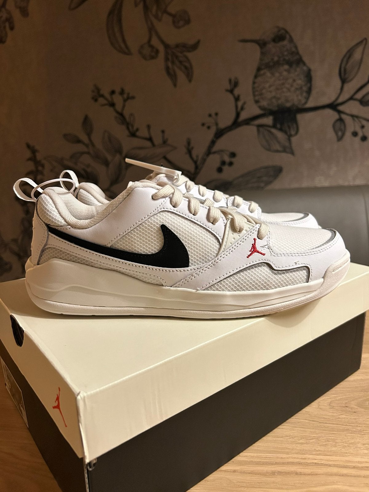Nike Jordan CMFT NIEUW!!, Kleding | Heren, Schoenen, Ophalen of Verzenden, Nieuw, Wit, Sneakers of Gympen