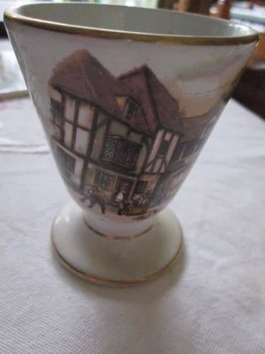 Lepelvaasje Old coach house Stratford Echt porselein 8 cm., Antiek en Kunst, Curiosa en Brocante, Ophalen