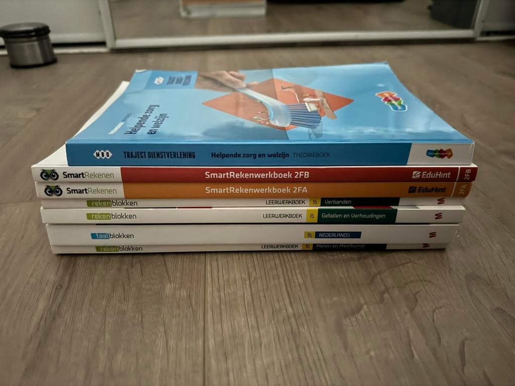 Boeken Helpende Zorg en Welzijn niveau 2, Boeken, Schoolboeken, Ophalen of Verzenden, Zo goed als nieuw, Overige niveaus, Overige vakken