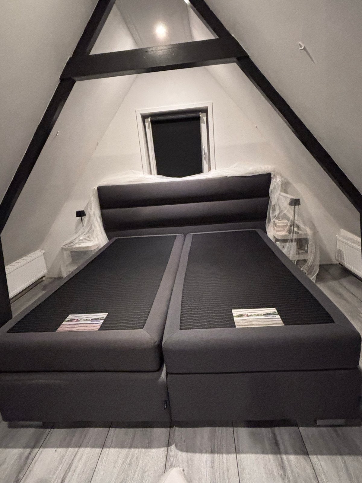 Karlsson tweepersoons boxspring, Ophalen, Tweepersoons, Zo goed als nieuw, 180 cm