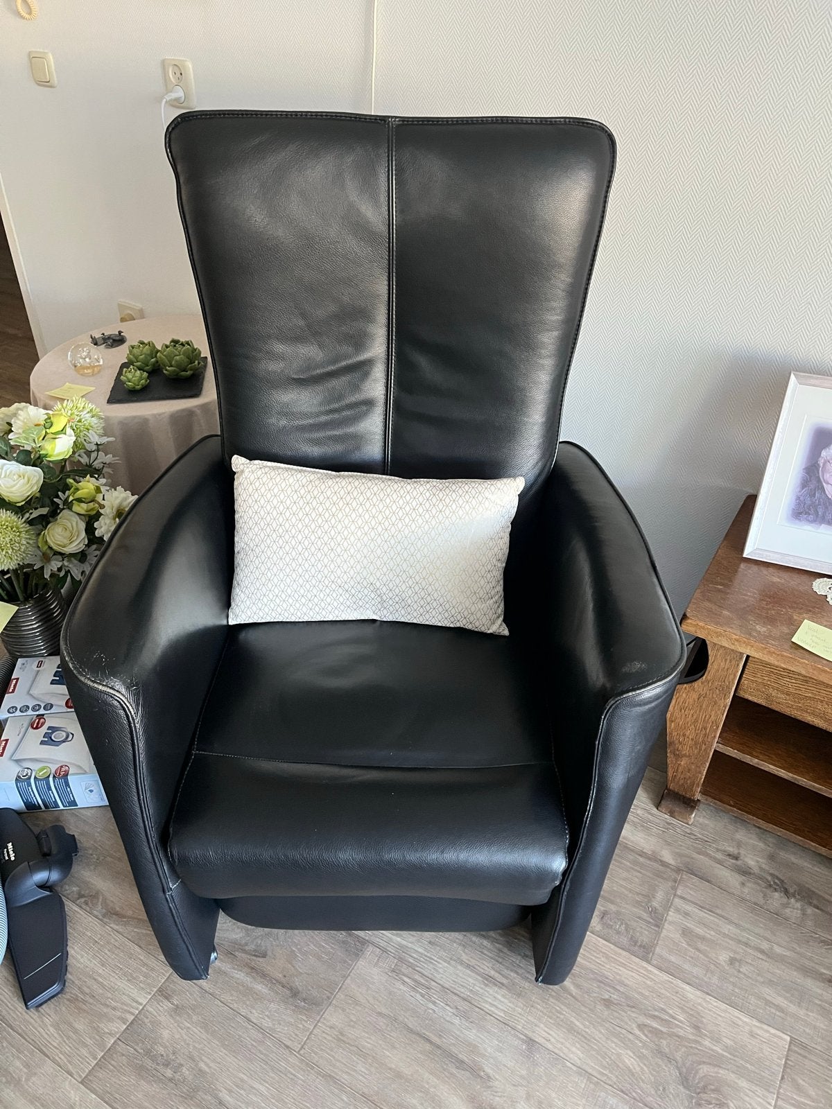 Elektrisch verstelbare relaxfauteuil - Zwart leer, Huis en Inrichting, Ophalen, Gebruikt, Leer, 75 tot 100 cm