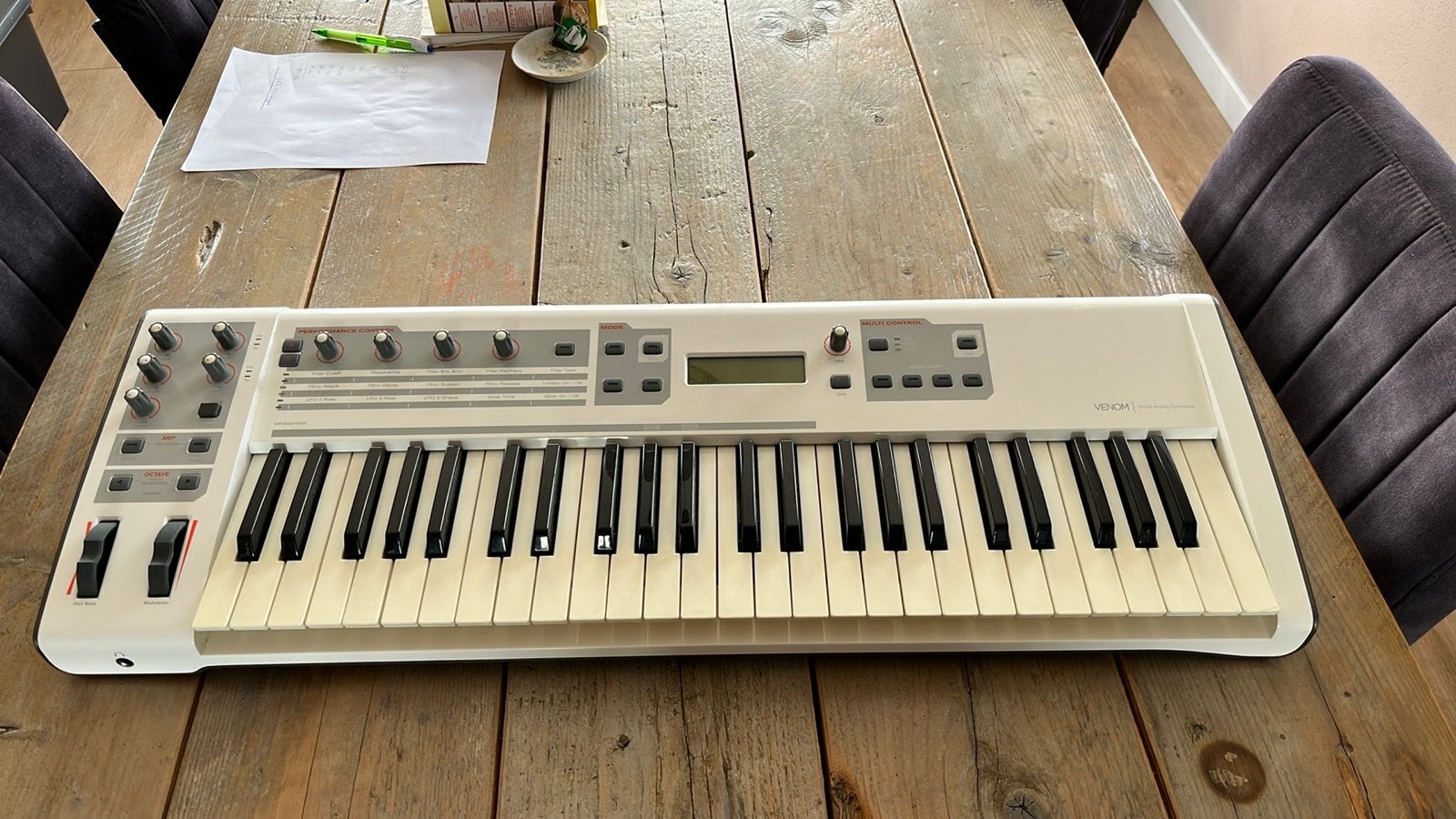 M-Audio Venom - Digital Analog Retro Synth (2011), Ophalen of Verzenden, Zo goed als nieuw, Met midi-aansluiting, 49 toetsen