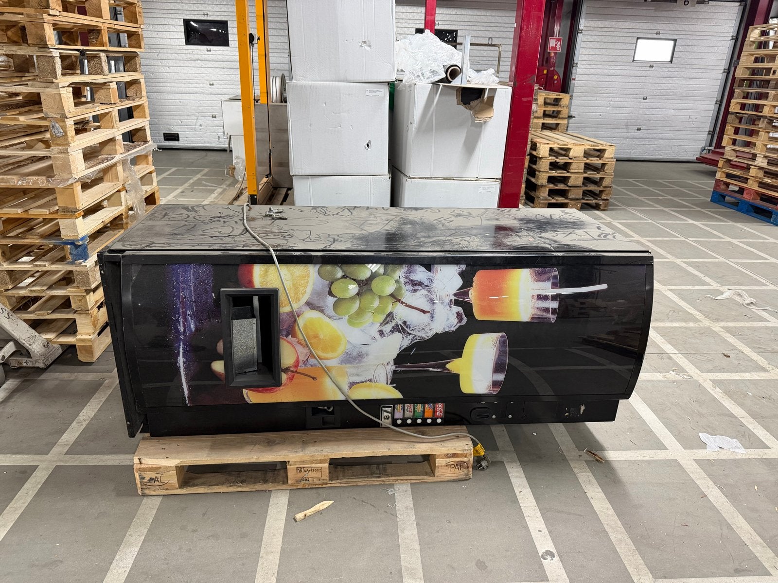 Grote zwarte automaat voor dranken of snacks, Ophalen of Verzenden, Gebruikt