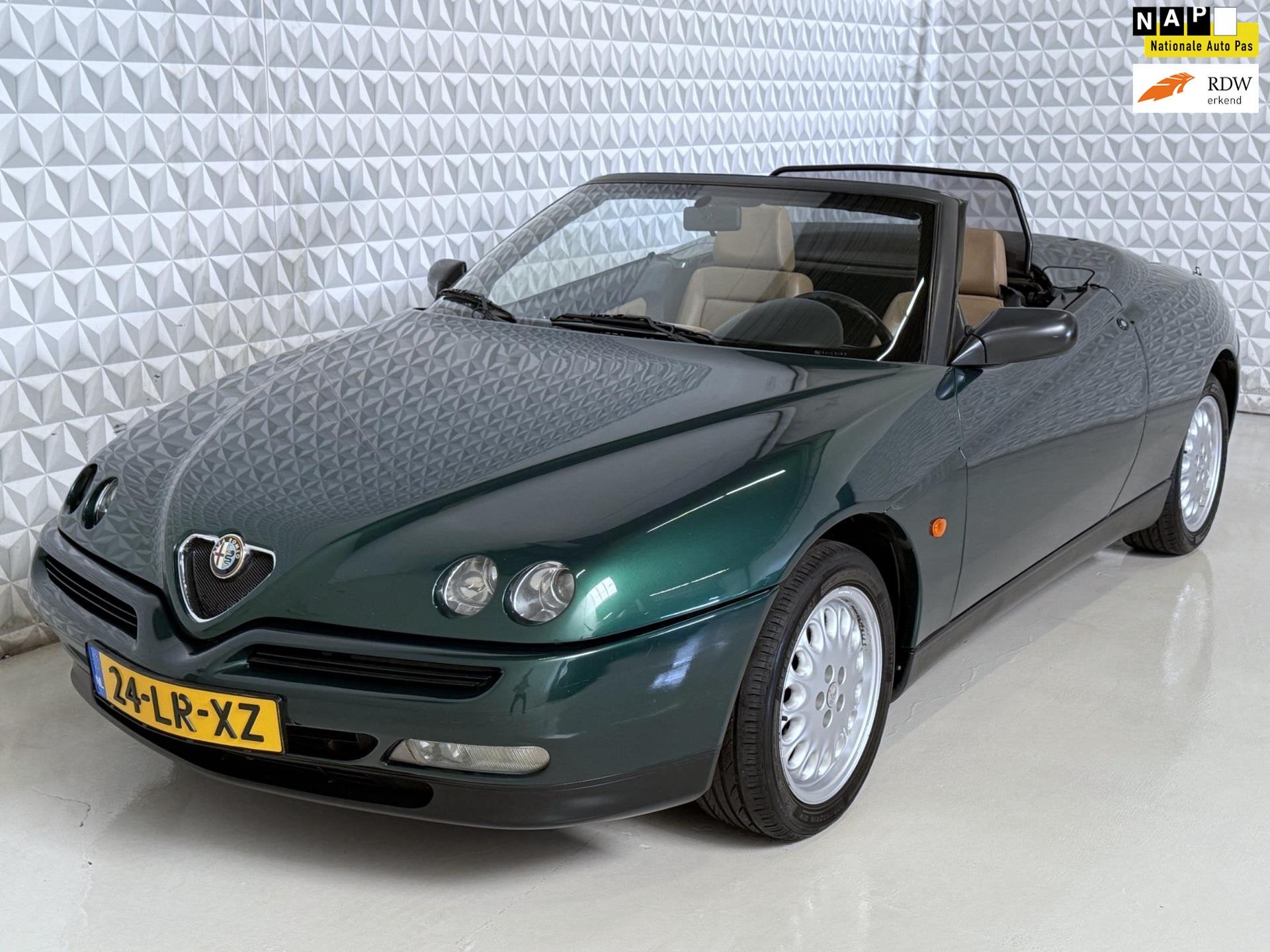 Alfa Romeo Spider 3.0-12V V6 L Disegno Pininfarina (1995), Voorwielaandrijving, Beige, 192 pk, Cabriolet