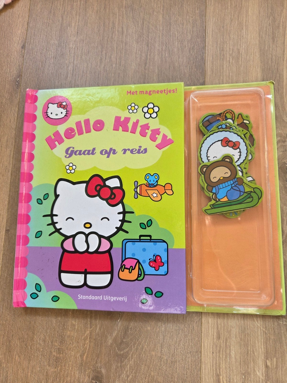 Hello Kitty Gaat op reis magneetboekje, Ophalen, Gelezen, Fictie algemeen