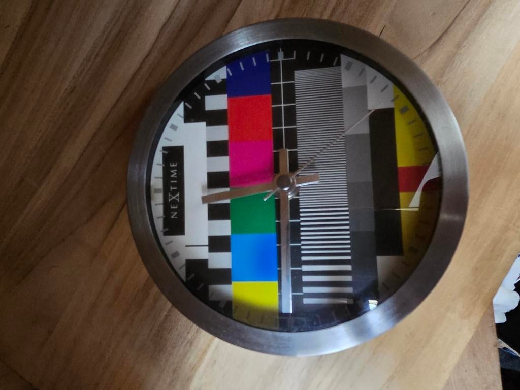 9Nextime Tafelklok - TV Testbeeld Design, Ophalen of Verzenden, Zo goed als nieuw, Analoog, Wekker of Tafelklok