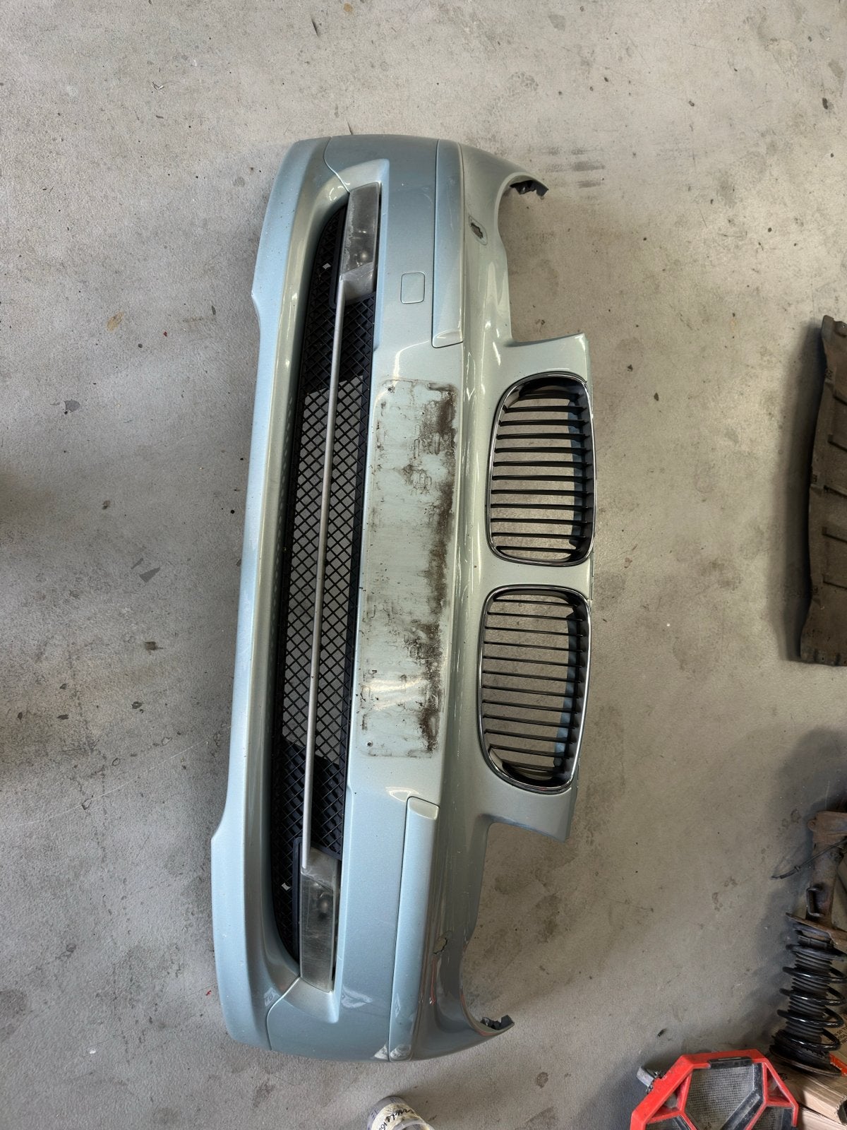BMW 1 Serie E81 Voorbumper met koplamp sproeier gaten, Gebruikt, Voor, Ophalen of Verzenden, Bumper