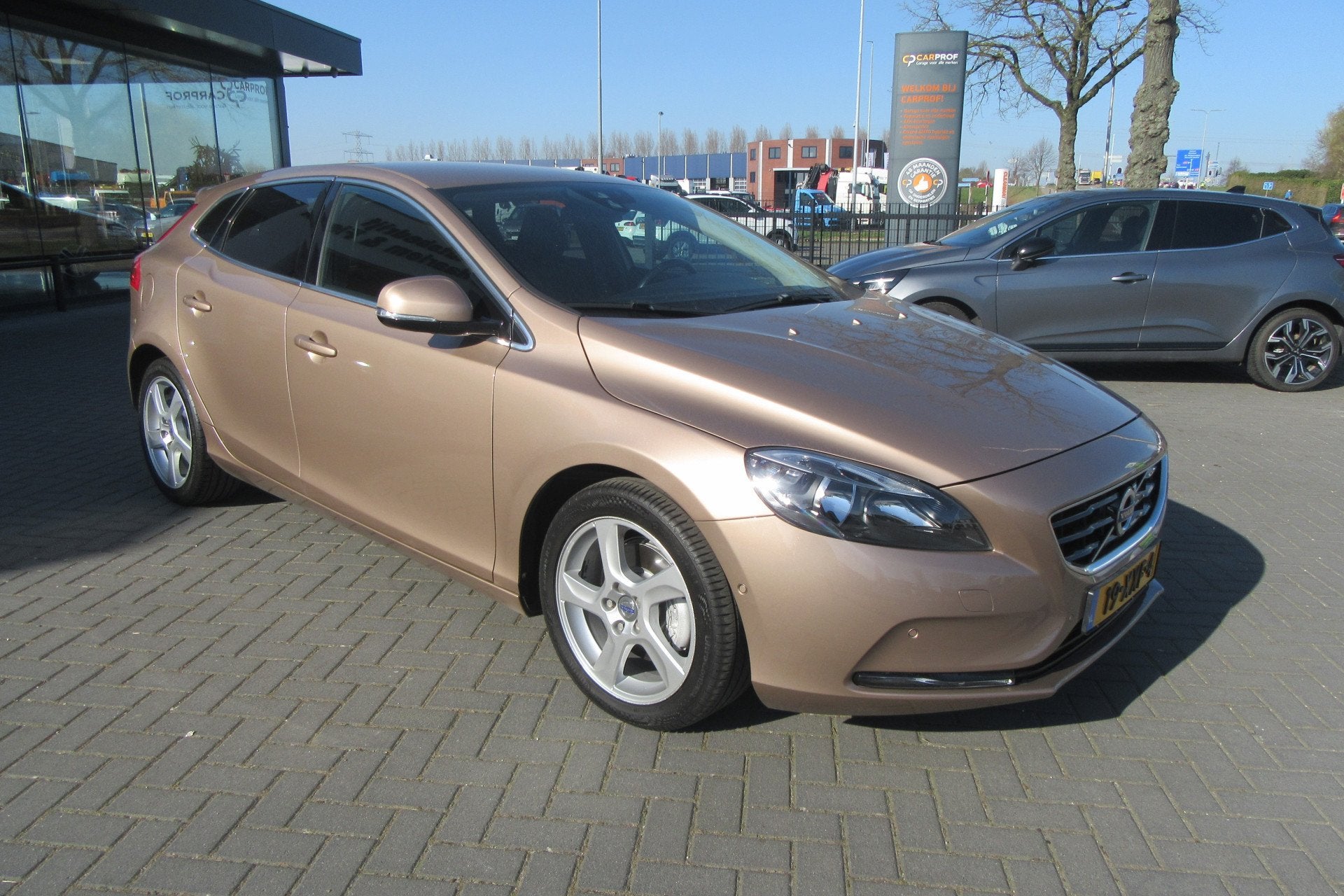 Volvo V40 1.6 T4 180 PK Momentum, Navigatie, Camera, PDC V+A, Auto's, Voorwielaandrijving, Gebruikt, 4 cilinders, 179 pk