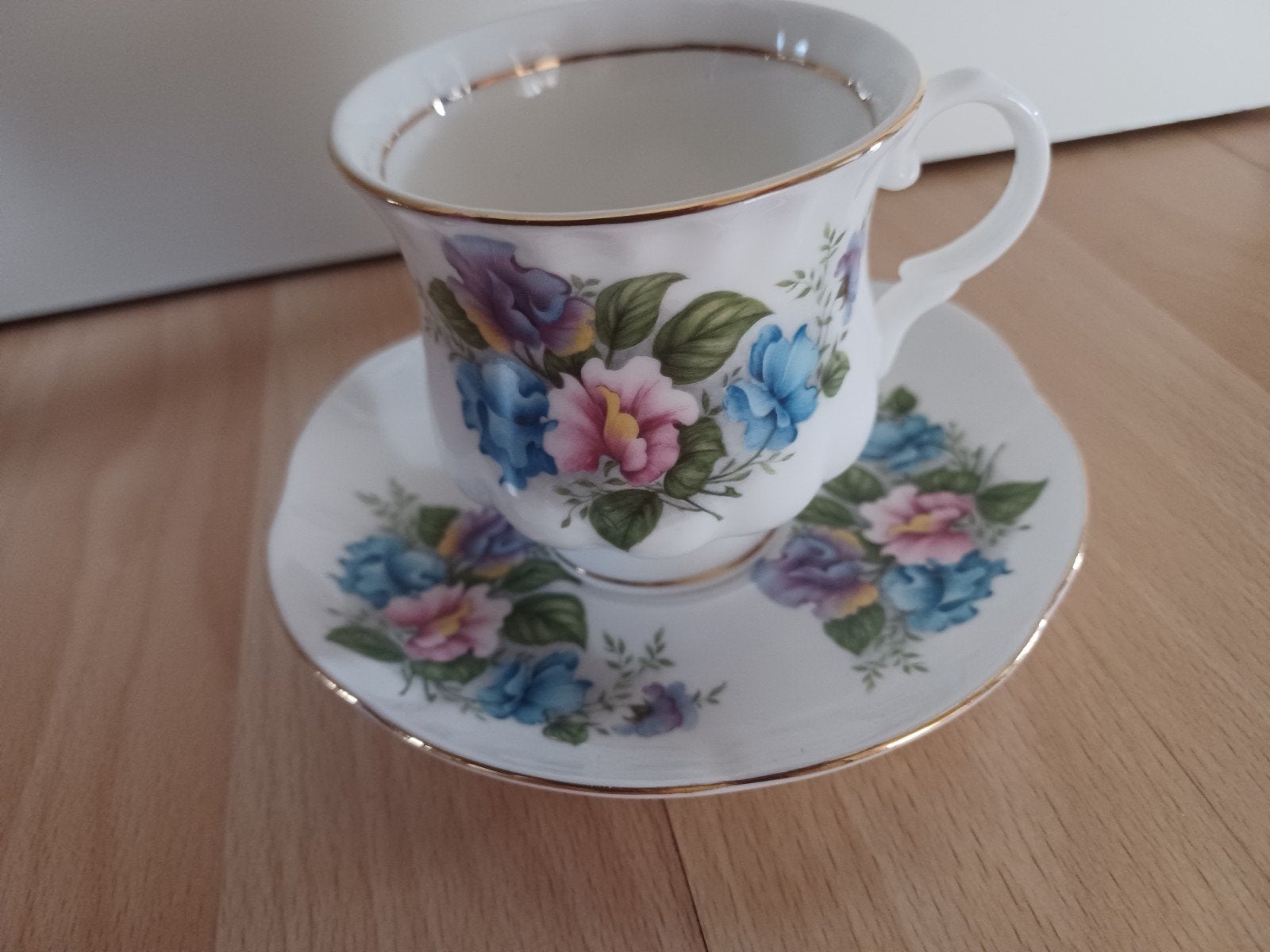 kop en schotel bone china, Ophalen of Verzenden