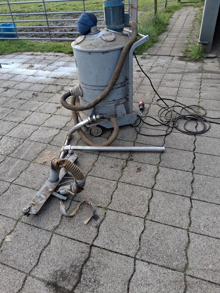Goed werkende Nilfisk industriële stofzuiger 3000W, Witgoed en Apparatuur, Stofzuigers, Gebruikt, Industriële stofzuiger, Overige merken
