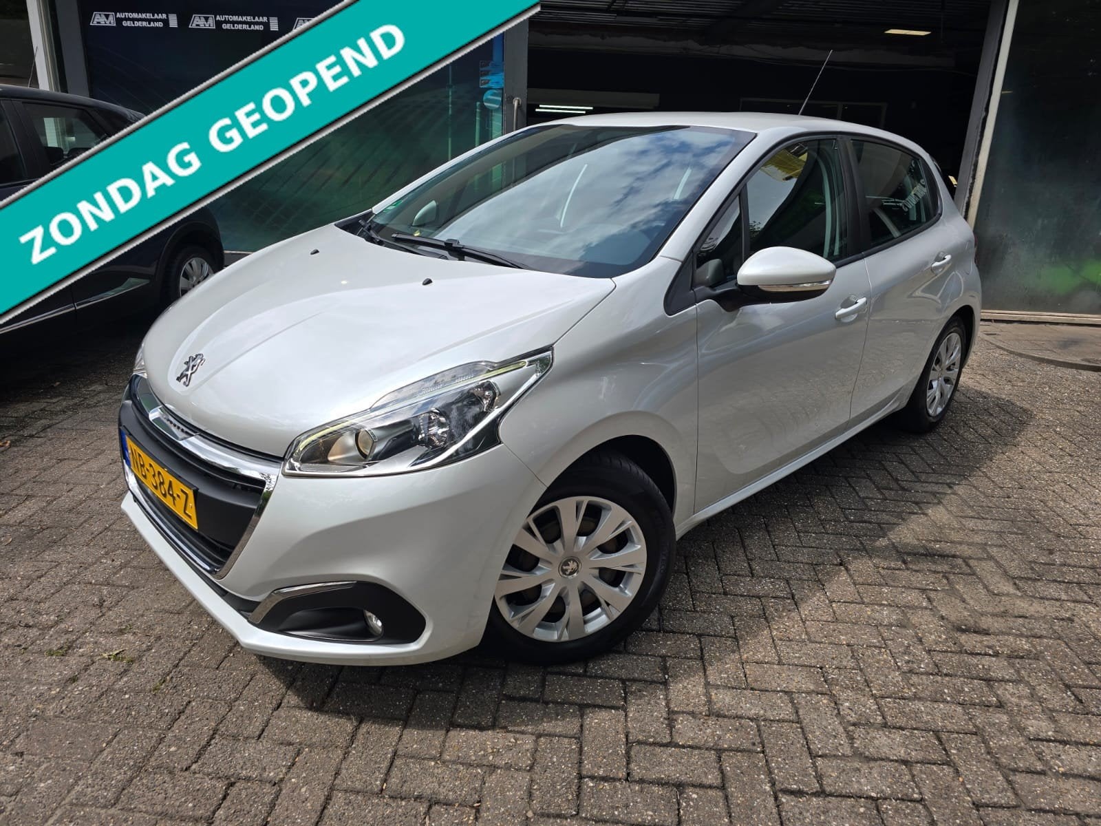 Peugeot 208 1.2 82PK Blue Lion | 2E EIGENAAR | 3/6 OF 12MND, Voorwielaandrijving, Dealer onderhouden, Stof, Gebruikt