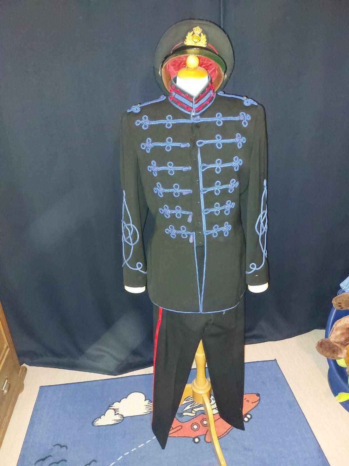 Militair uniform met pet - Landmacht, Verzamelen, Militaria | Algemeen, Ophalen of Verzenden, Landmacht, Overige gebieden, Kleding of Schoenen