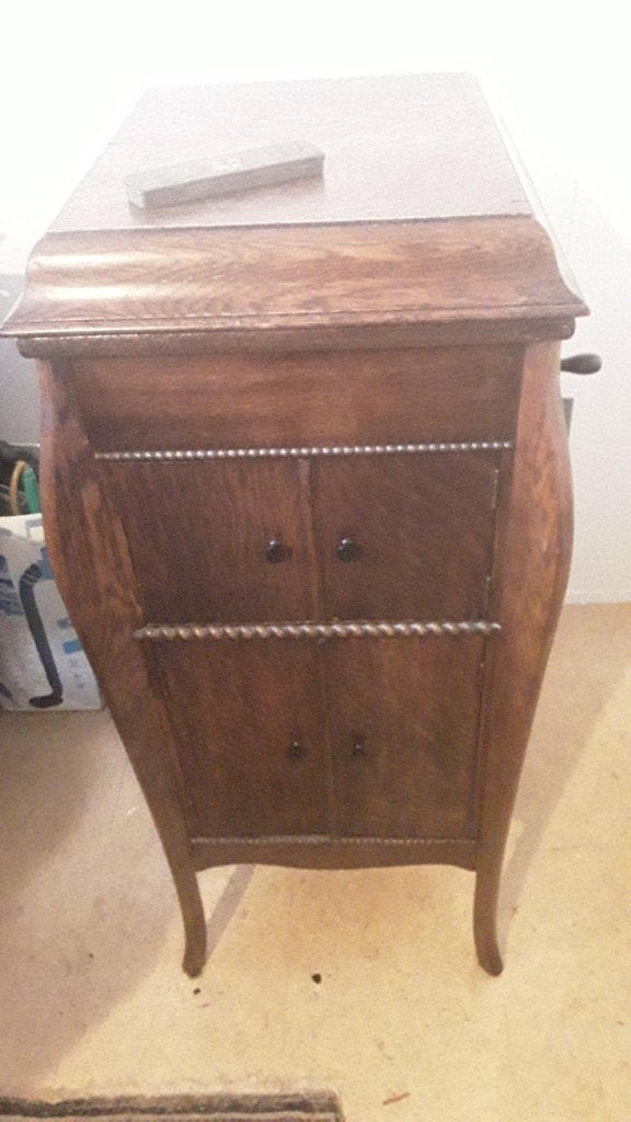 Antieke platenspeler, Ophalen