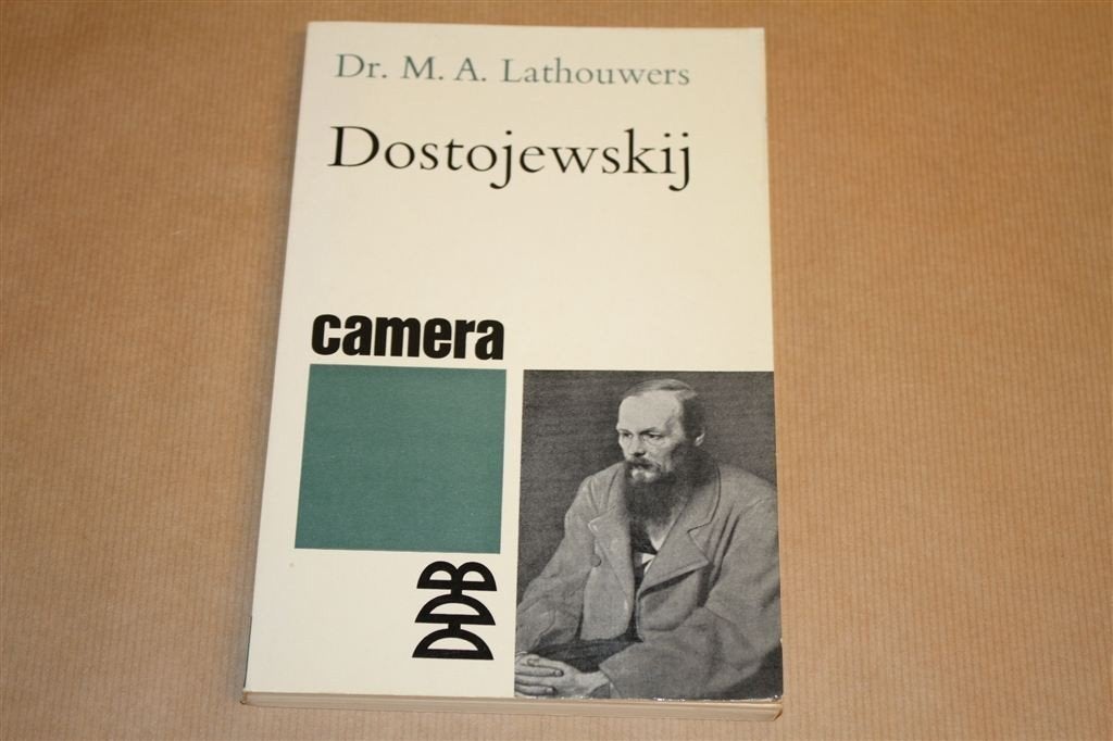 Camera. F.M. Dostojewskij. M.A. Lathouwers. 1968., Boeken, Ophalen of Verzenden, Gelezen