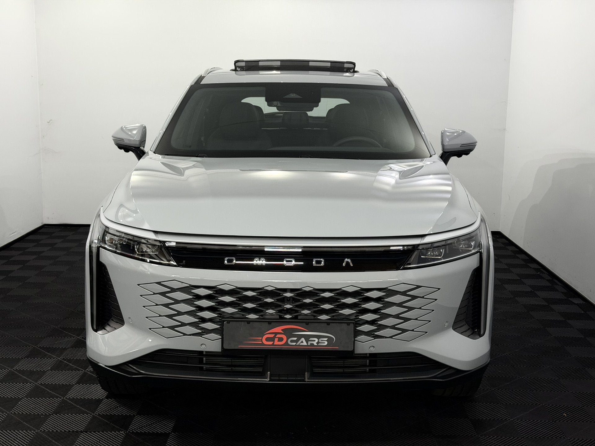 Omoda 9 1.5T-GDi SHS-P Premium 5p AWD1 x zwart 1x antaciet 1, Automaat, Gebruikt, 4 cilinders, Bedrijf