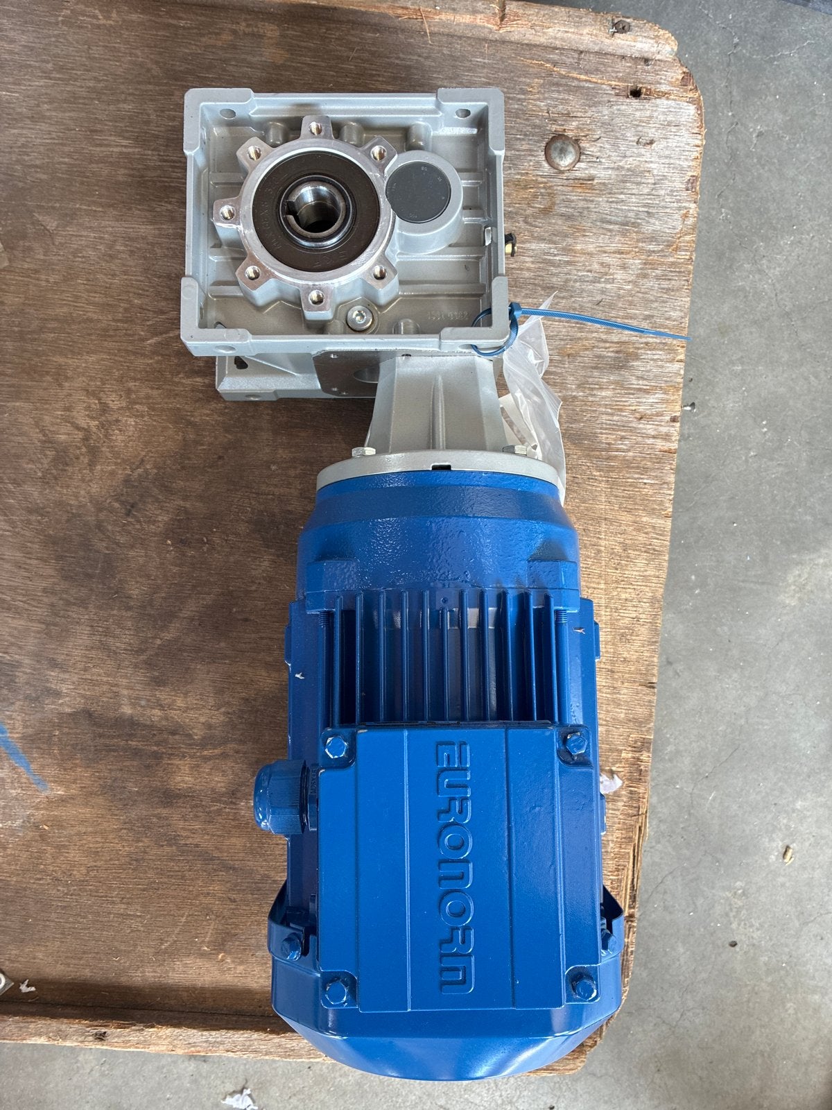 Nieuwe Euronorm motor met vertragingskast lets bv, Ophalen