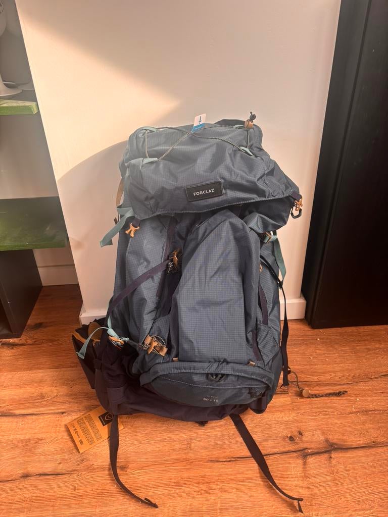 Forclaz backpack 50+10 liter NIEUW inclusief toebehoren, Sieraden, Tassen en Uiterlijk, Tassen | Rugtassen, Ophalen of Verzenden