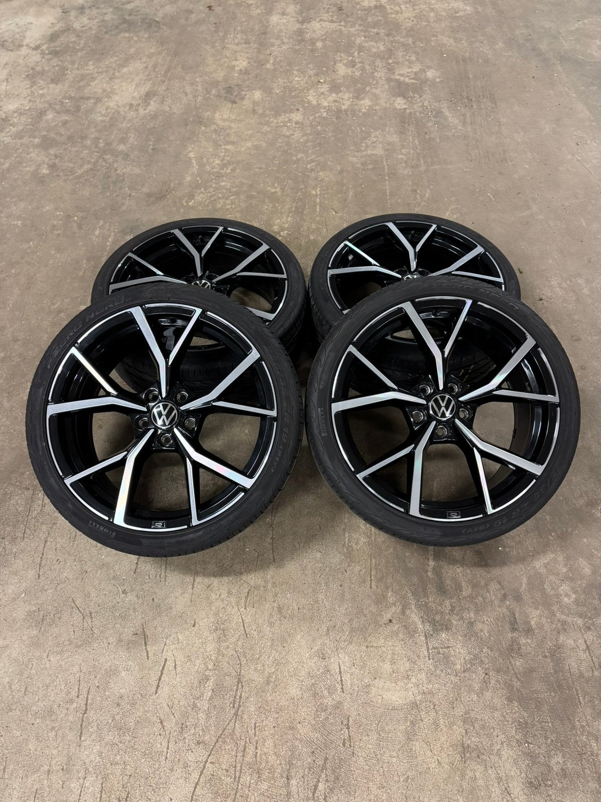 19'' Volkswagen Golf 8 GTI / R Estoril ORIGINEEL, Gebruikt, Banden en Velgen, 235 mm, Personenwagen